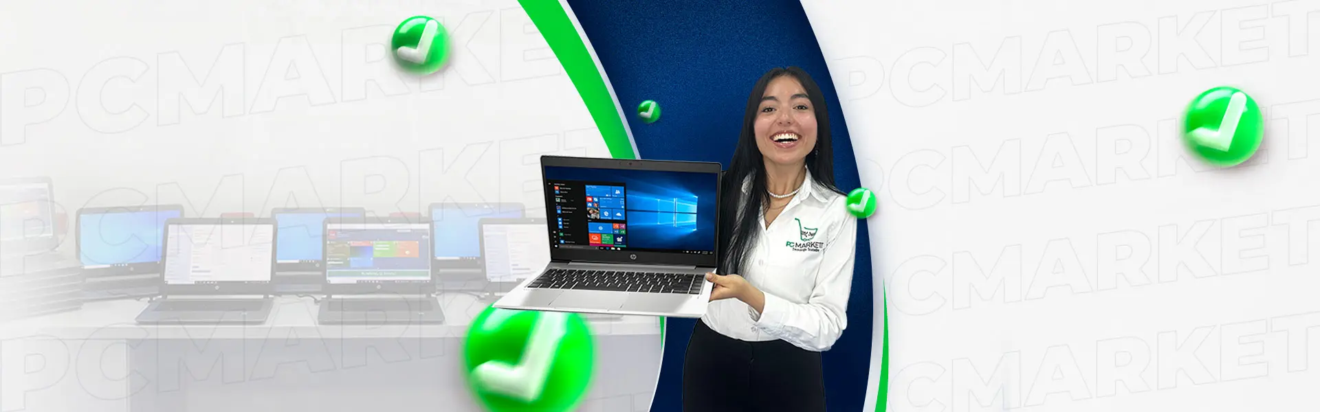 Asesora de ventas sonriente sostiene portátil reacondicionado, tecnología reacondicionada, ahorro, asesoría personalizada, equipos de alto rendimiento
